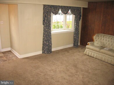 704 Hamilton Rd, East Greenville, PA 18041 - photo 7