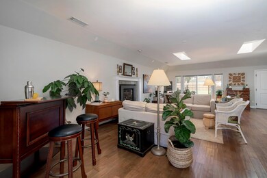 005_Huge living area