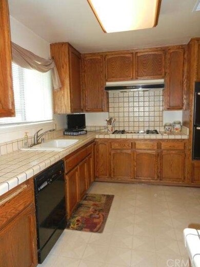Wonderful kitchen with plenty of storage and count