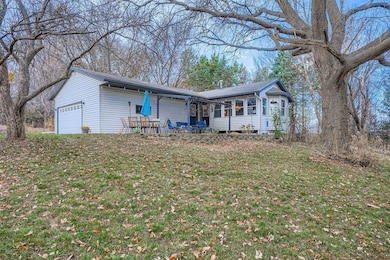 21581 Creekside Cir, Lakeville, MN 55044 - photo 2