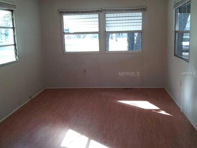 36821 Chestnut Ln, Zephyrhills, FL 33541 - photo 3