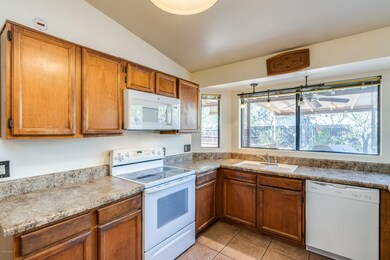 5821 N Edenbrook Ln, Tucson, AZ 85741 - photo 6