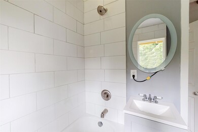 325 S Race St, Statesville, NC 28677 - photo 4