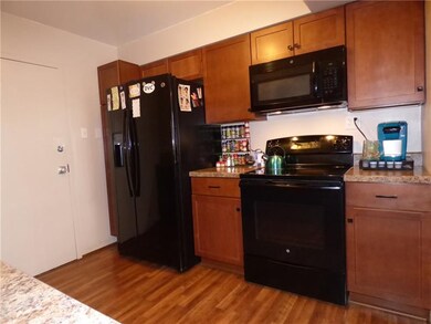 Kitchen - Soft close drawers, pantry next to fridg
