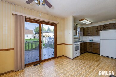 2510 W 59th St, Davenport, IA 52806 - photo 7