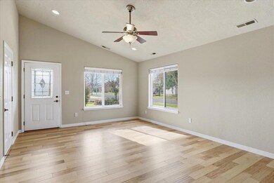 311 Isabel Dr, Medford, OR 97501 - photo 5