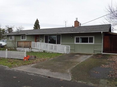 588 N 5th St, Central Point, OR 97502 - photo 2