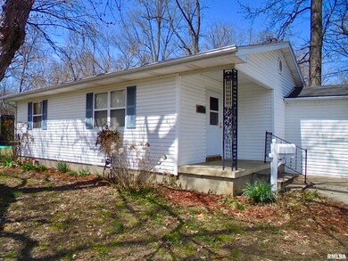 400 W Logan St, Harrisburg, IL 62946 - photo 2