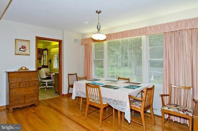 14718 Carson Dr, Burtonsville, MD 20866 - photo 5