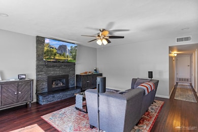 221 Bartlett St, Tehachapi, CA 93561 - photo 3