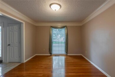 Spacious dining room to accommodate entertaining! 