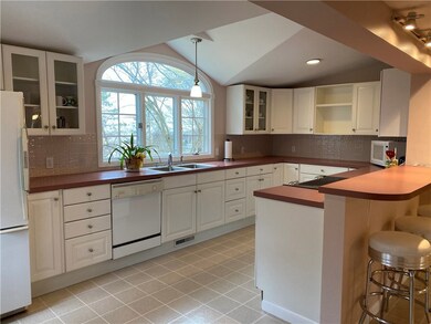 133 Cushing Rd, Warwick, RI 02888 - photo 4
