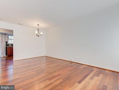 21737 Calamary Cir, Sterling, VA 20164 - photo 5