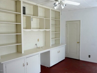 GH/Studio Bookshelves
