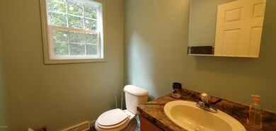 165 Arbutus Ln, Milford, PA 18337 - photo 7