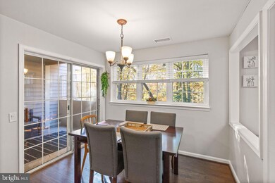 9284 Cardinal Forest Ln unit 101, Lorton, VA 22079 - photo 7