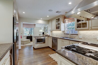 810 W Forest Dr, Houston, TX 77079 - photo 7