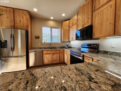 891 Division St NE, Bandon, OR 97411 - photo 6