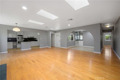 22239 De la Osa St, Woodland Hills, CA 91364 - photo 4