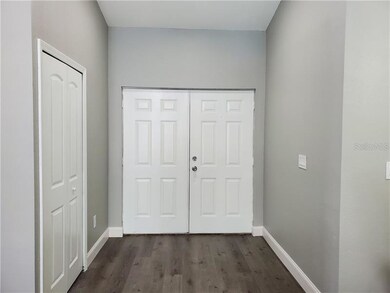 DOUBLE DOOR FOYER