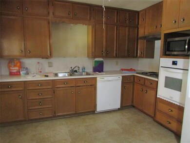 304 S Garrett Ave, Ennis, TX 75119 - photo 5