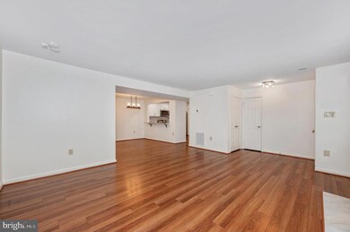 10825 Luxberry Dr, Rockville, MD 20852 - photo 6