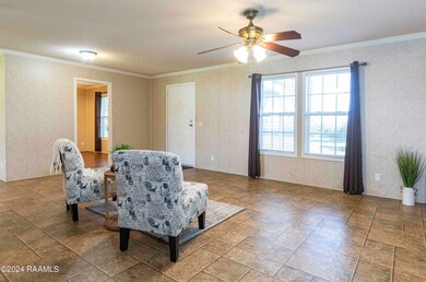 Living Room 4 (2)