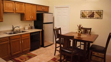 Eat-in Kitchen