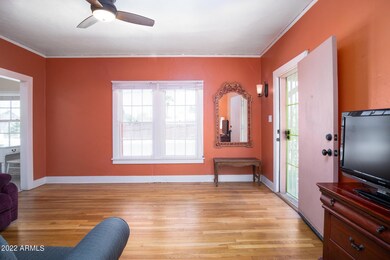 2046 E Mitchell-9