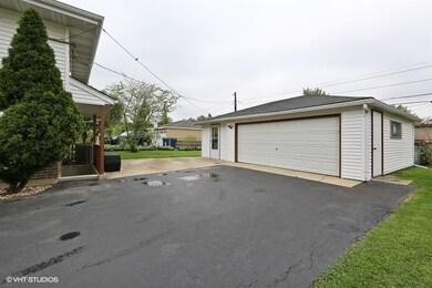 614 N Howard Ave, Elmhurst, IL 60126 - photo 3