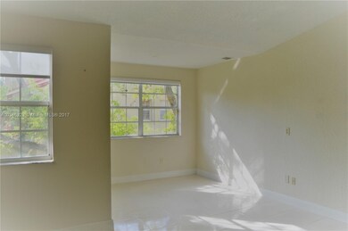 18340 NW 68th Ave unit K, Hialeah, FL 33015 - photo 3