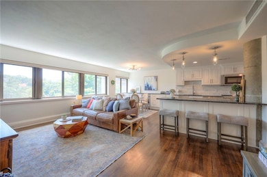 Winston Churchill Condominiums unit 404, Kansas City, MO 64112 - photo 6