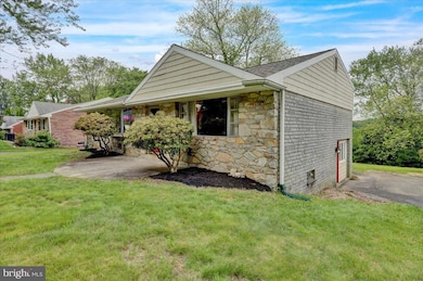 2304 Alsace Rd, Reading, PA 19604 - photo 3