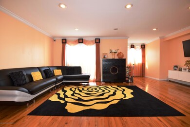 (2) Living Room