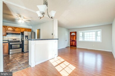 817 W Maple Ave, Sterling, VA 20164 - photo 5