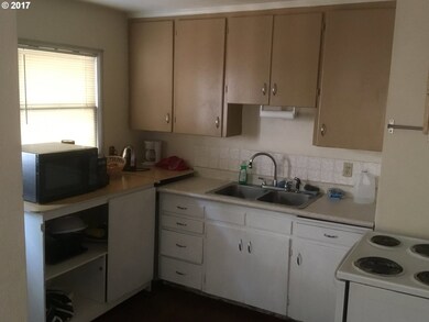 8347 N Swenson St, Portland, OR 97203 - photo 5