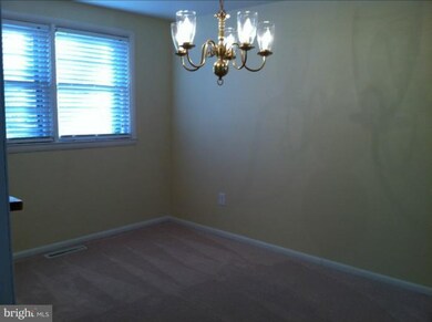 915 Circle Dr, Halethorpe, MD 21227 - photo 6