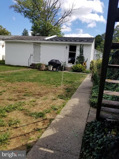 513 E Montgomery Ave, North Wales, PA 19454 - photo 2