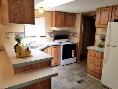 2205 Woodfield Dr, Sophia, NC 27350 - photo 5