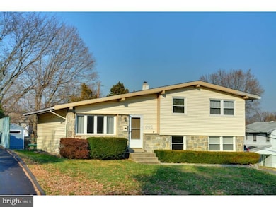 445 Lyndhurst Dr, Broomall, PA 19008 - photo 2