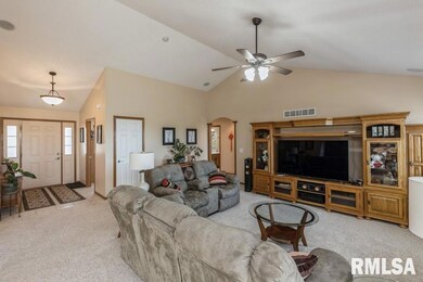 3817 W 44th St, Davenport, IA 52806 - photo 3