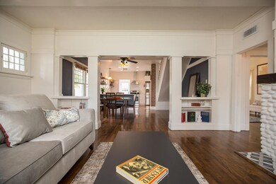 75 W Lynwood living 1