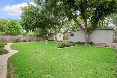720 Oakwood Ave, Hurst, TX 76053 - photo 3