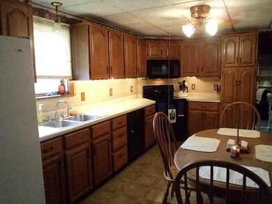 Kitchen. Exceptional under-cabinet lighting