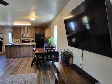 1651 Pinecrest Dr, Grants Pass, OR 97526 - photo 3