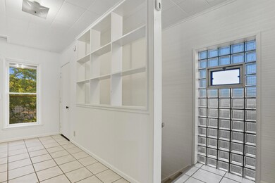 1109 E 2nd St, Muscatine, IA 52761 - photo 4