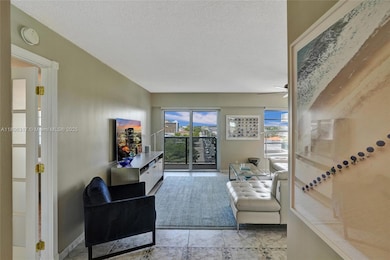 The Warwick Condominium unit 7J, Fort Lauderdale, FL 33308 - photo 5