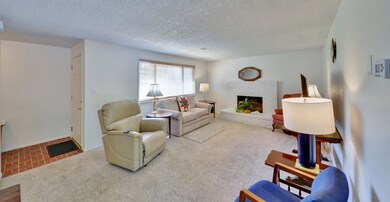 95 Victoria Way, Central Point, OR 97502 - photo 2