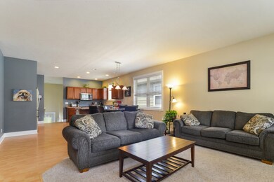 007-Living_Room-4514351-medium