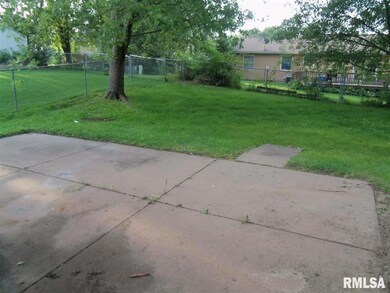 1539 W 48th St, Davenport, IA 52806 - photo 4